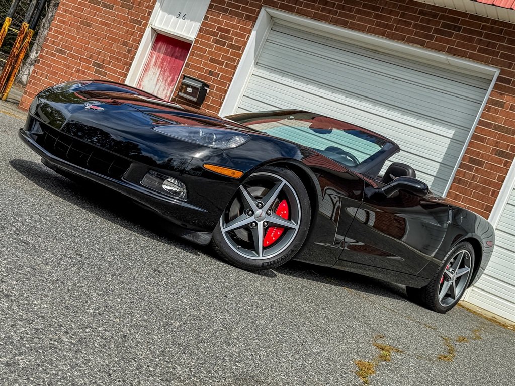 Used 2011 Chevrolet Corvette Convertible w/ Preferred Equipment Group RWD image 8