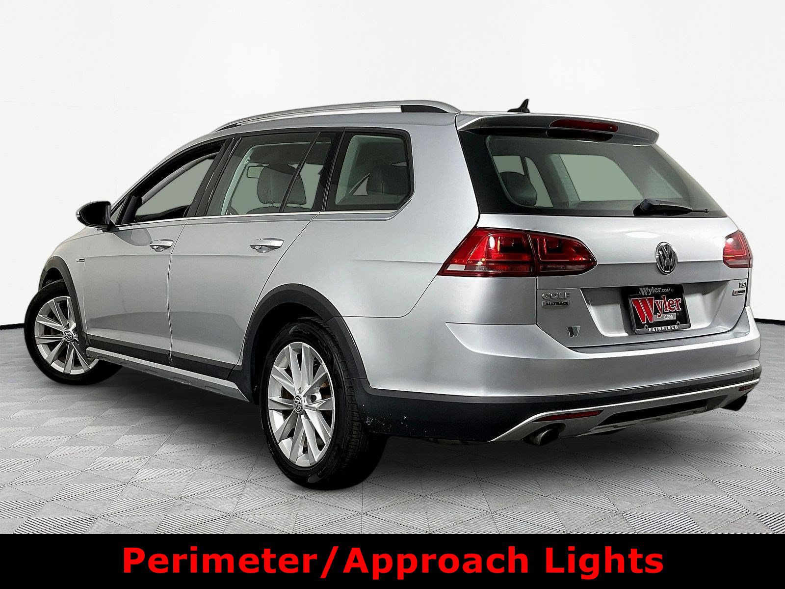 Used 2017 Volkswagen Golf Alltrack S AWD/4WD image 4
