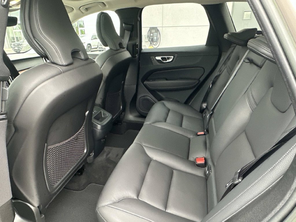 Used 2023 Volvo XC60 B5 Plus w/ Climate Package AWD/4WD image 16