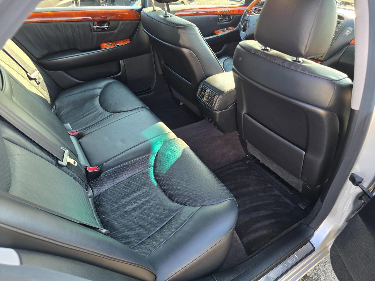 Used 2005 Lexus LS 430 image 25