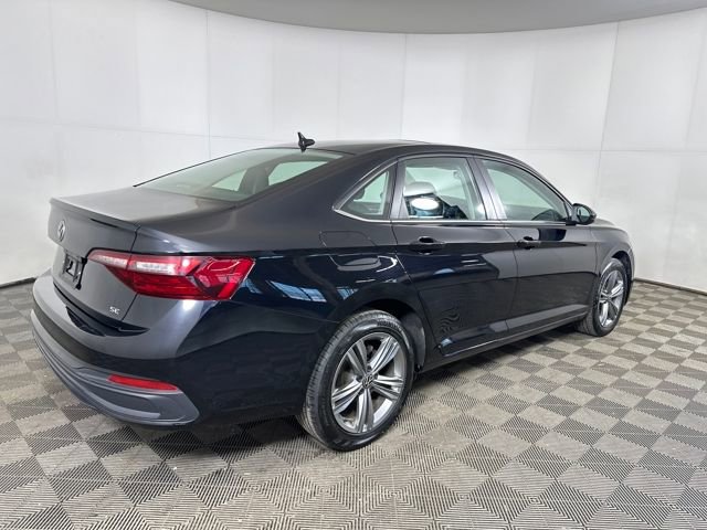 Used 2024 Volkswagen Jetta SE image 3