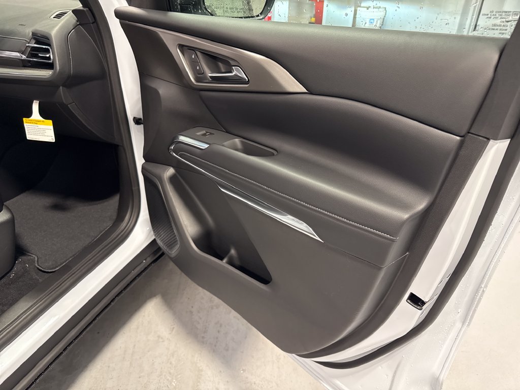 New 2027 Chevrolet Traverse LT w/ Driver Confidence Package FWD image 30