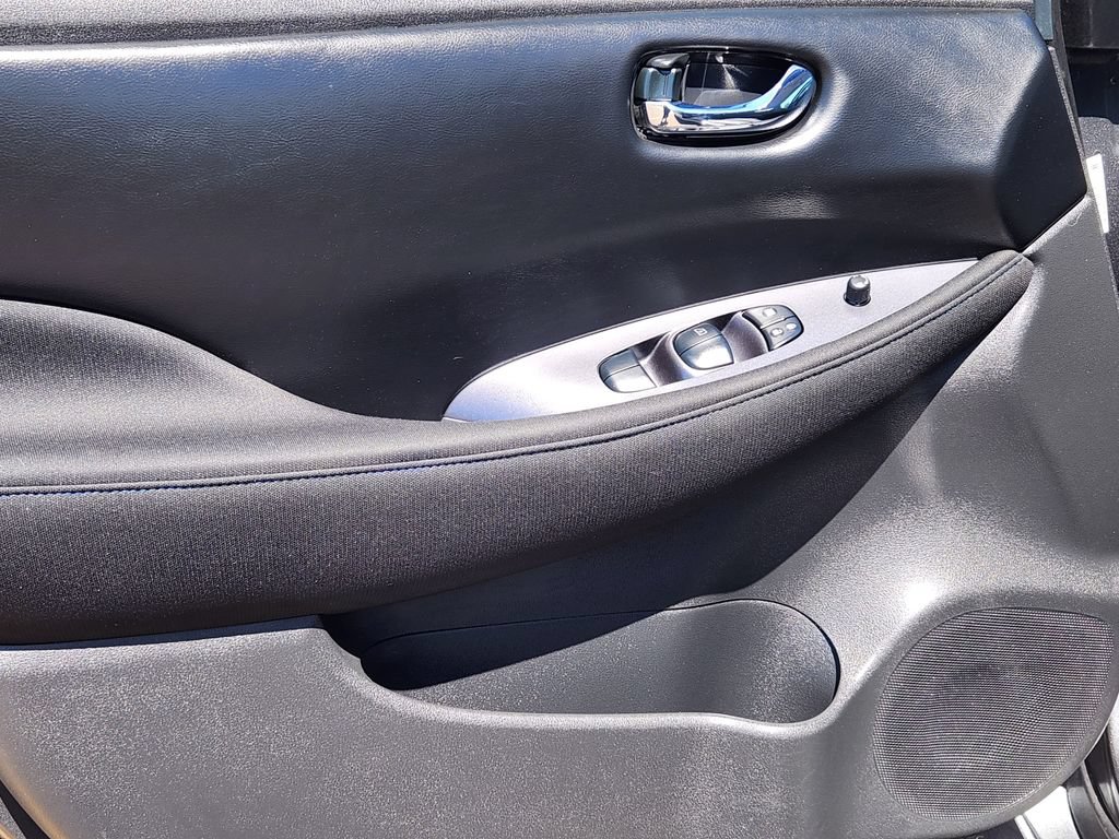 Certified 2025 Nissan Leaf S FWD image 19