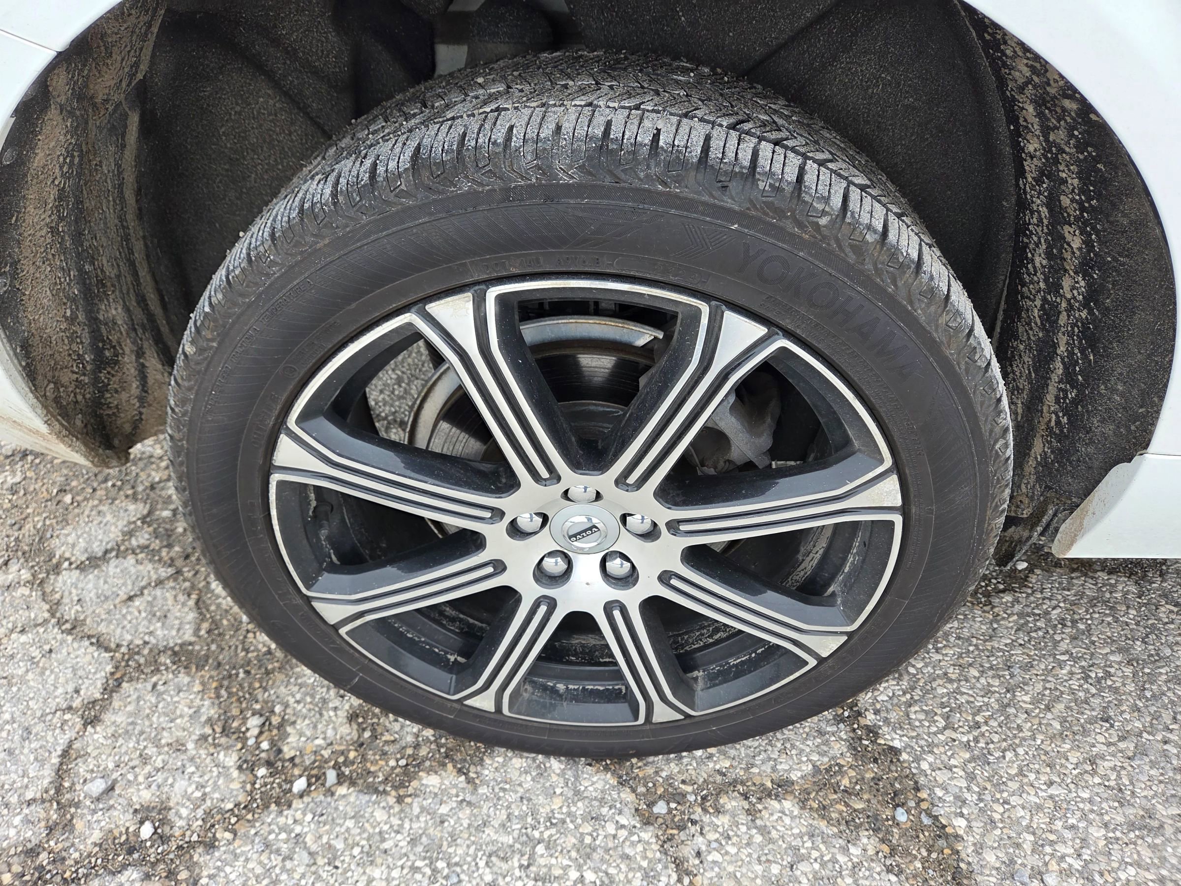 Used 2018 Volvo XC60 T8 Inscription w/ Advanced Package image 15