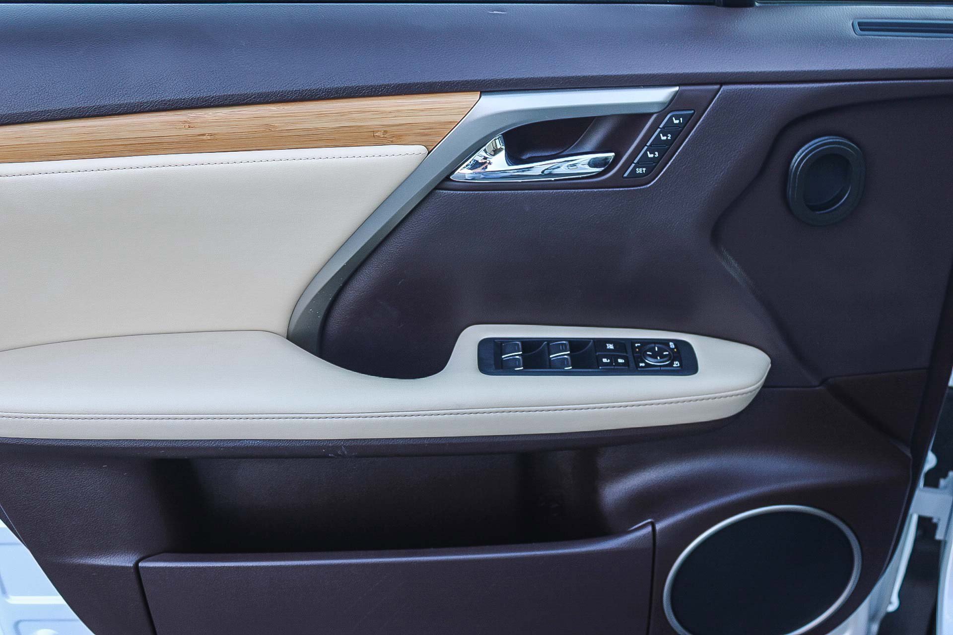 Used 2020 Lexus RX 450hL AWD w/ Premium Package image 21