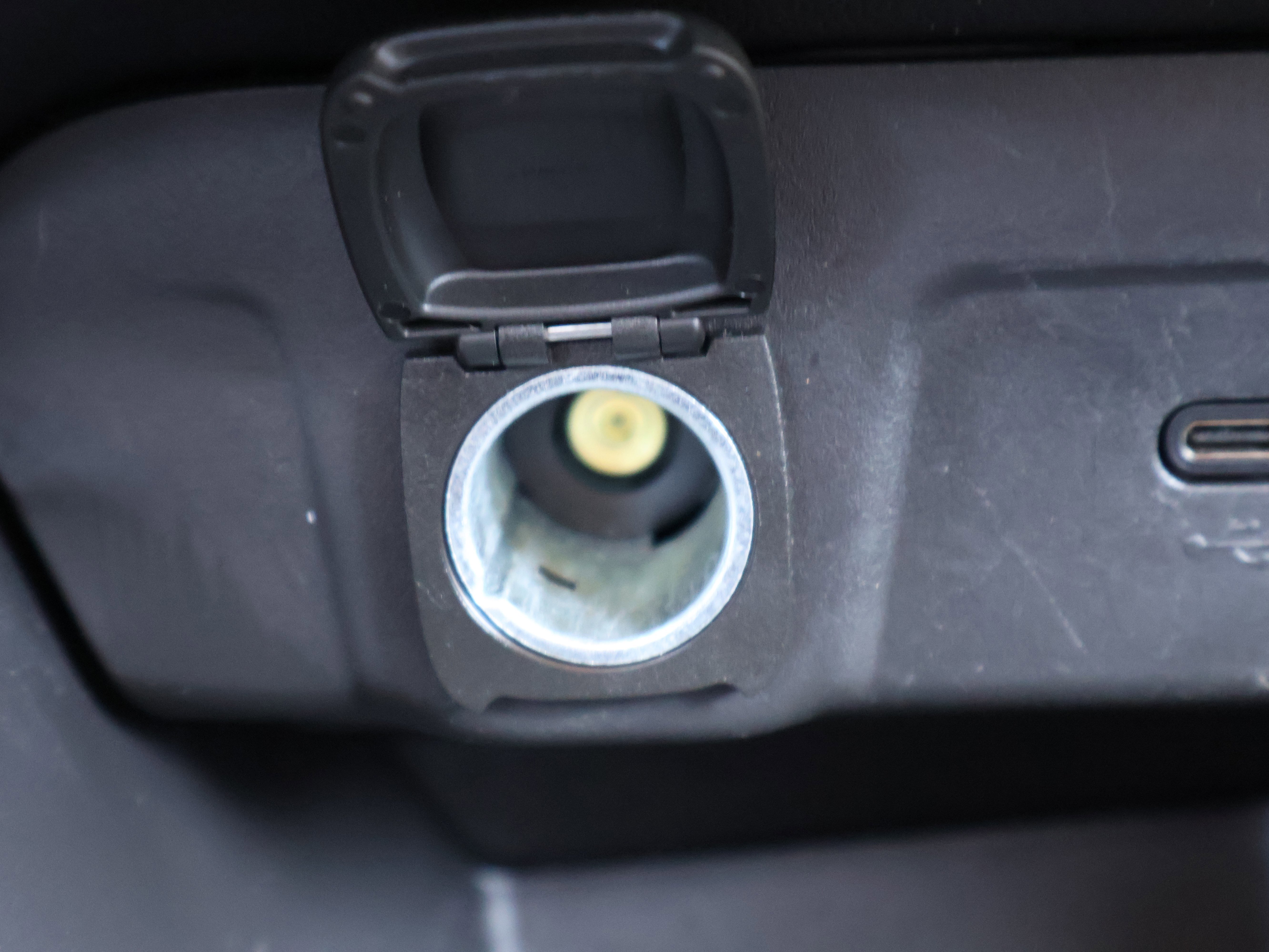 Used 2025 Chevrolet Trax LT w/ LT Convenience Package FWD image 28