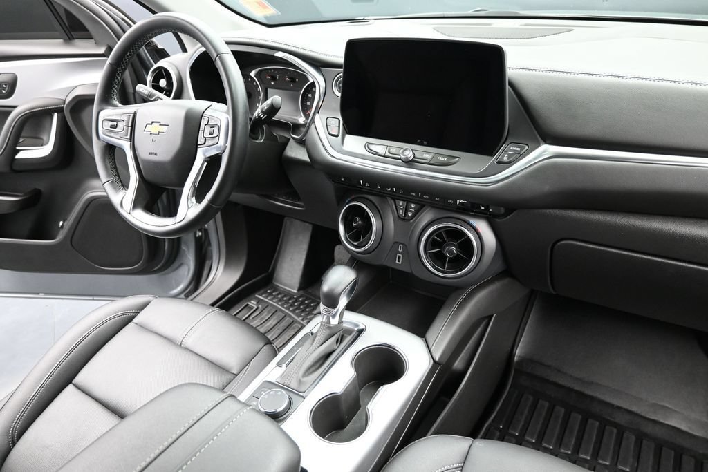 Used 2024 Chevrolet Blazer LT w/ Midnight/Sport Edition FWD image 28