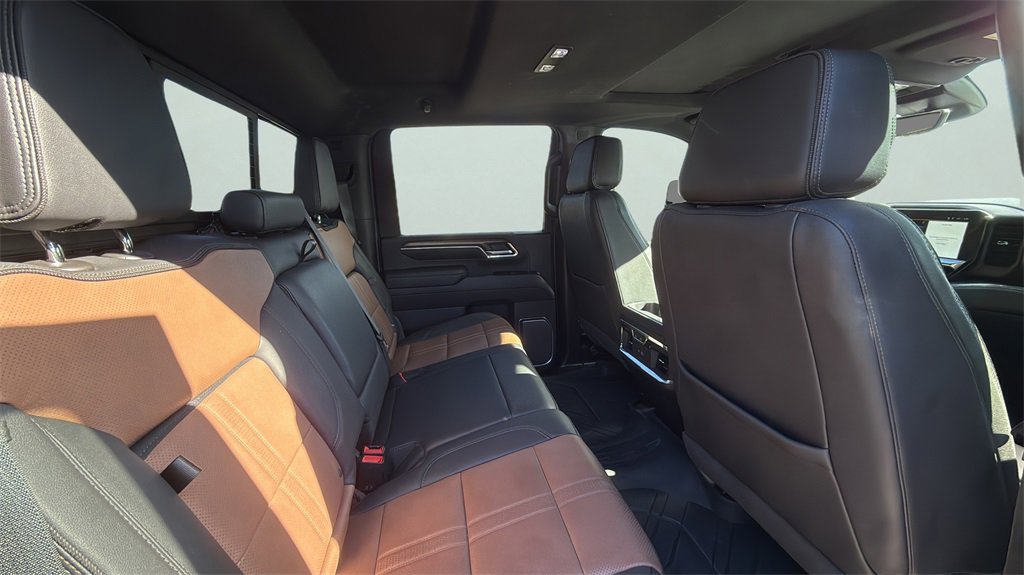 Used 2024 Chevrolet Silverado 3500 High Country w/ High Country Premium Package image 18