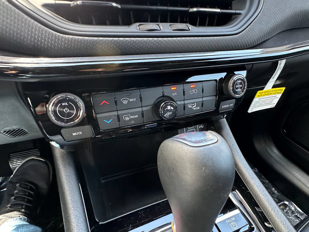 New 2026 Jeep Compass Latitude AWD/4WD image 23