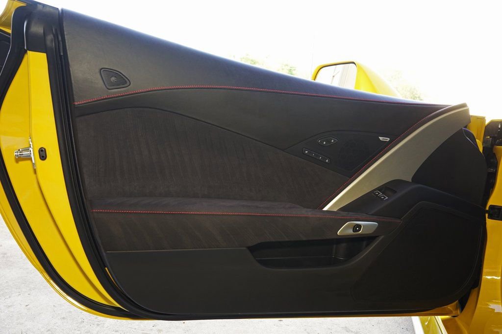 Used 2015 Chevrolet Corvette Z06 RWD image 25