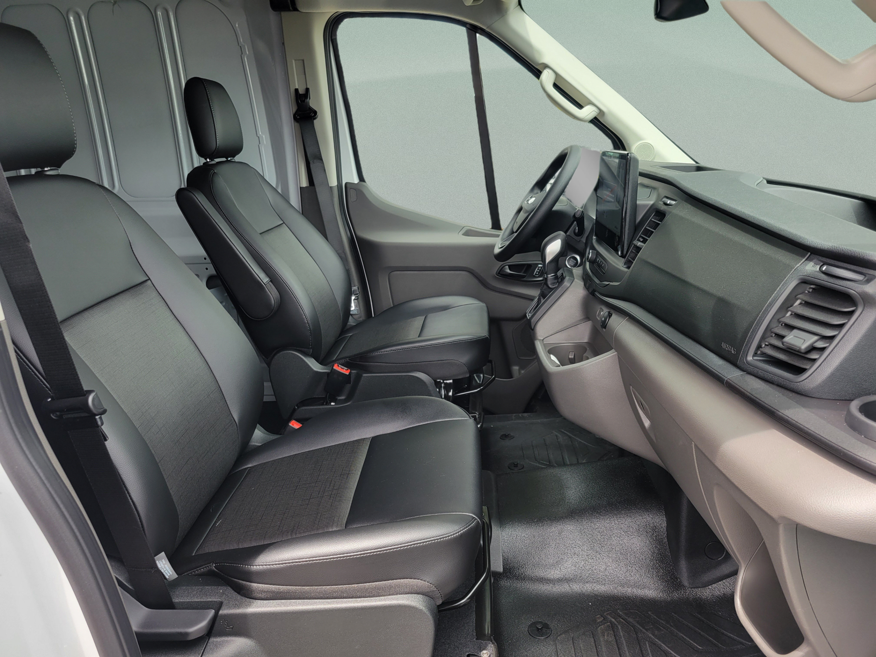 New 2026 Ford Transit 250 148 Medium Roof w/ Load Area Protection Package RWD image 14