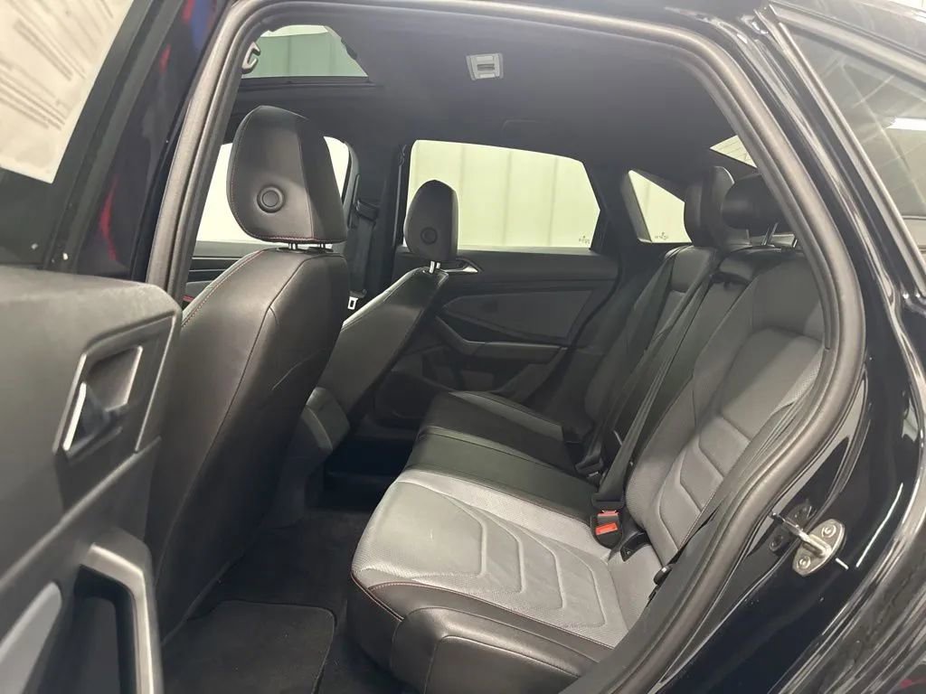 Used 2025 Volkswagen Jetta GLI Autobahn FWD image 19