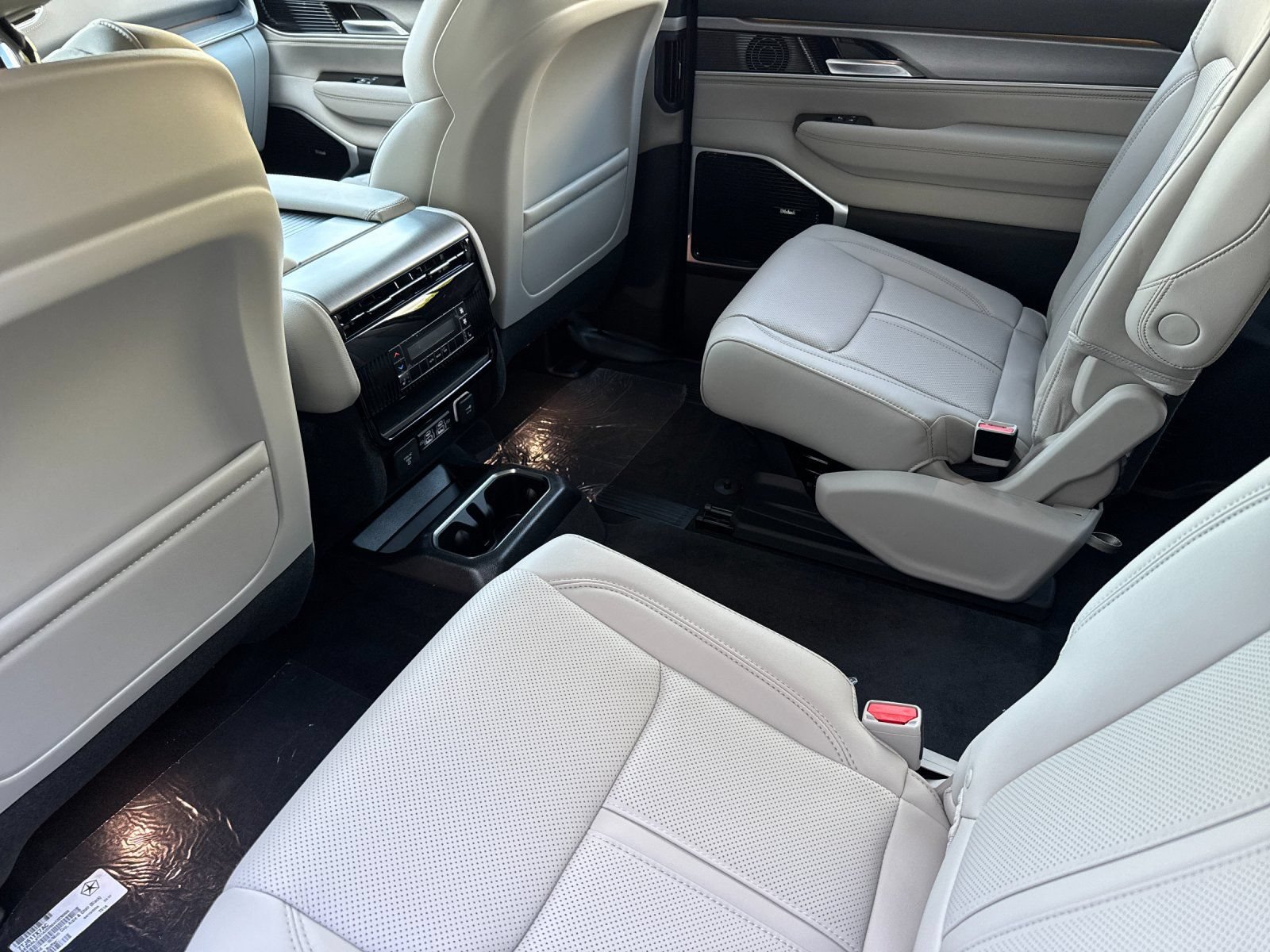 New 2026 Jeep Grand Wagoneer Limited AWD/4WD image 12