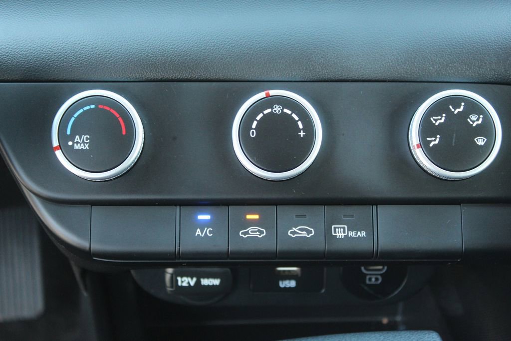 Used 2025 Hyundai Elantra SE image 21