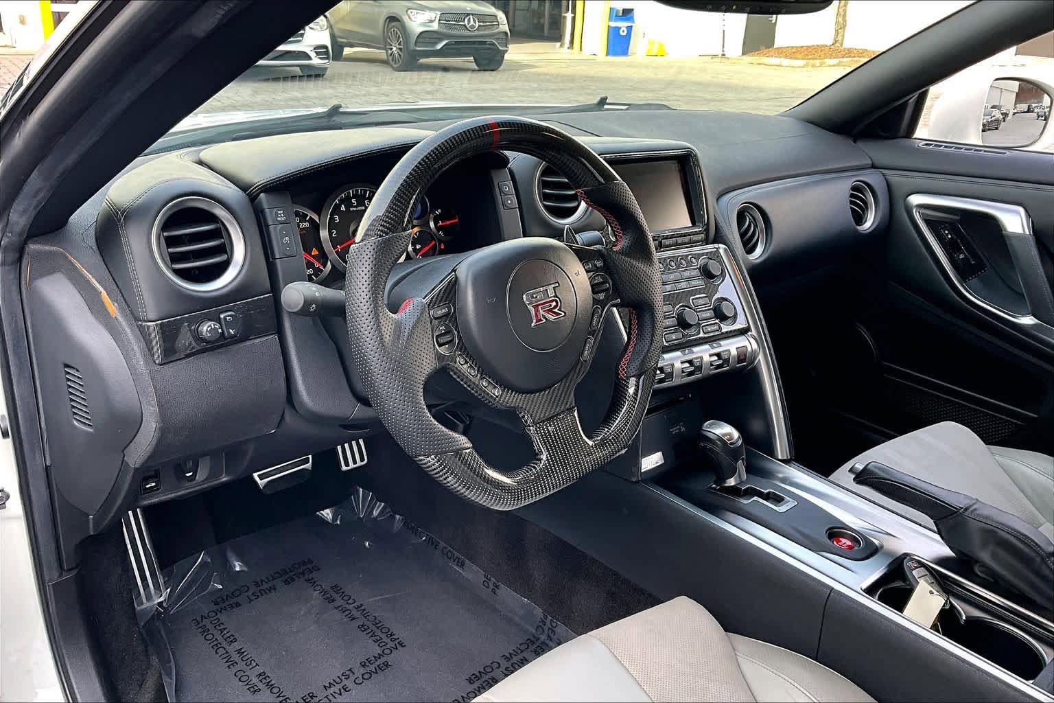 Used 2010 Nissan GT-R Premium image 15