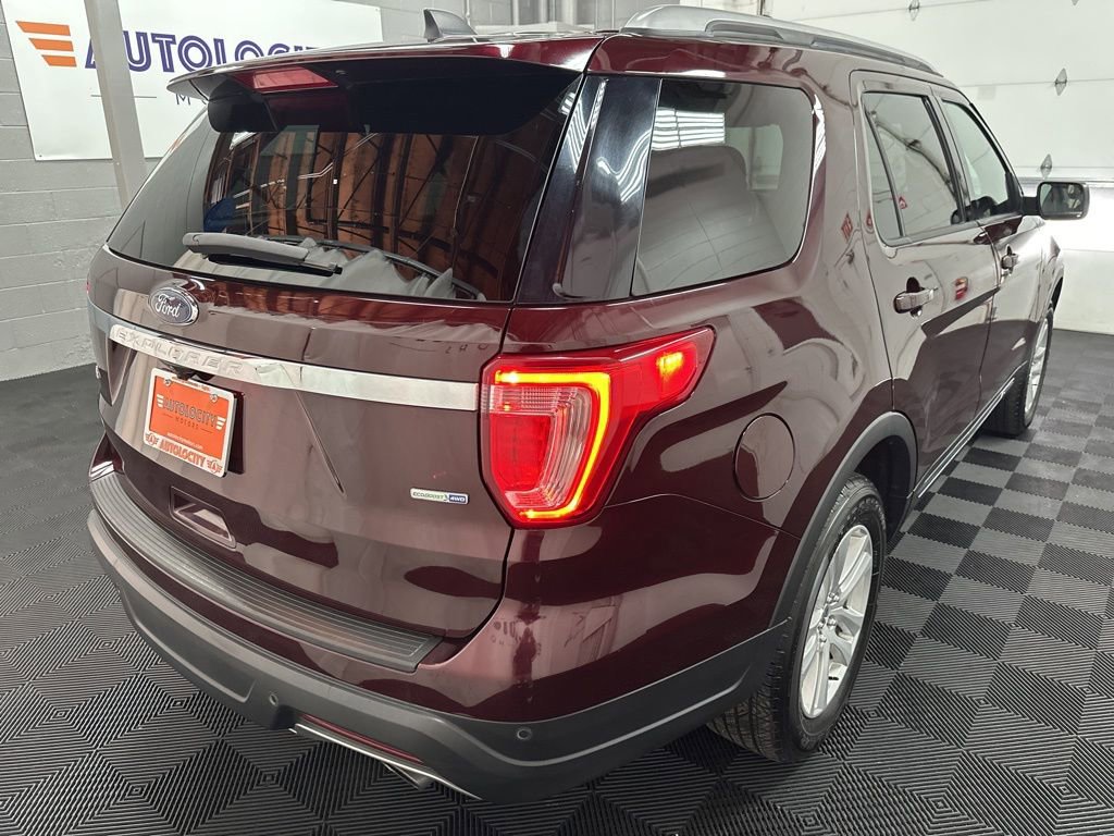 Used 2018 Ford Explorer XLT image 9