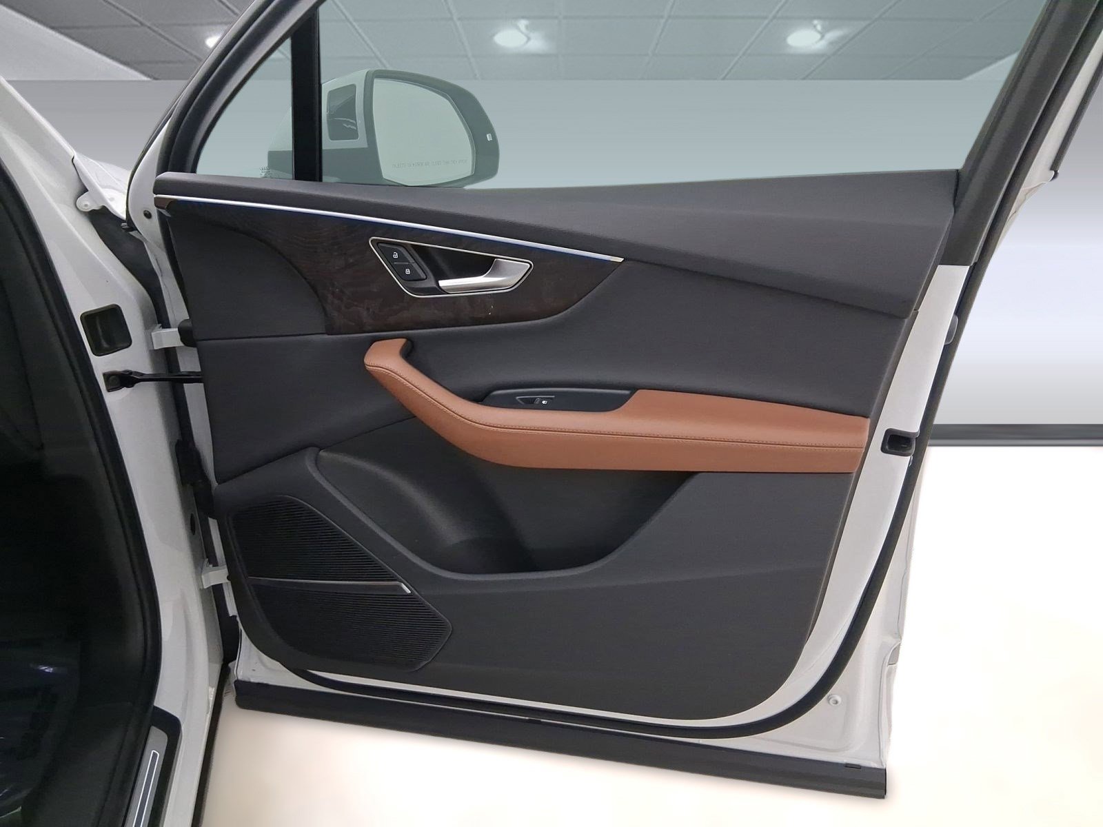 Certified 2024 Audi Q7 Premium Plus image 32