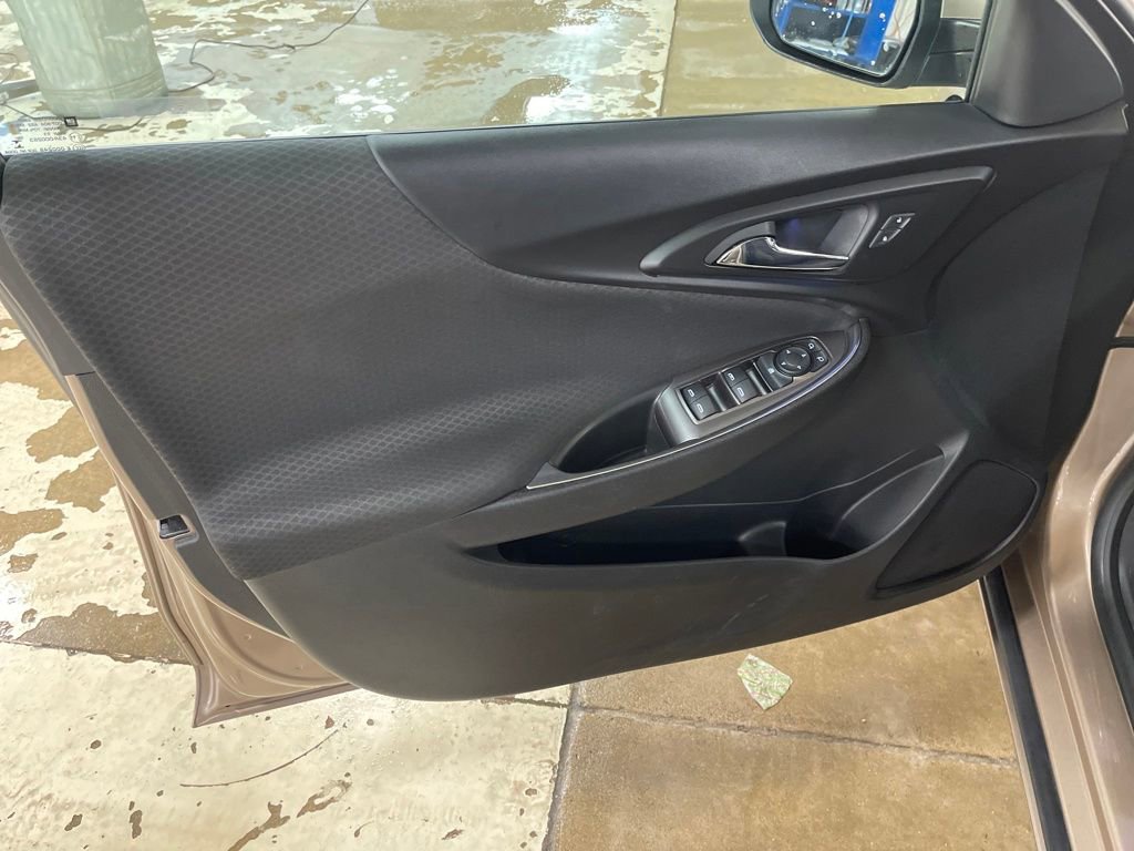 Used 2018 Chevrolet Malibu LT image 11