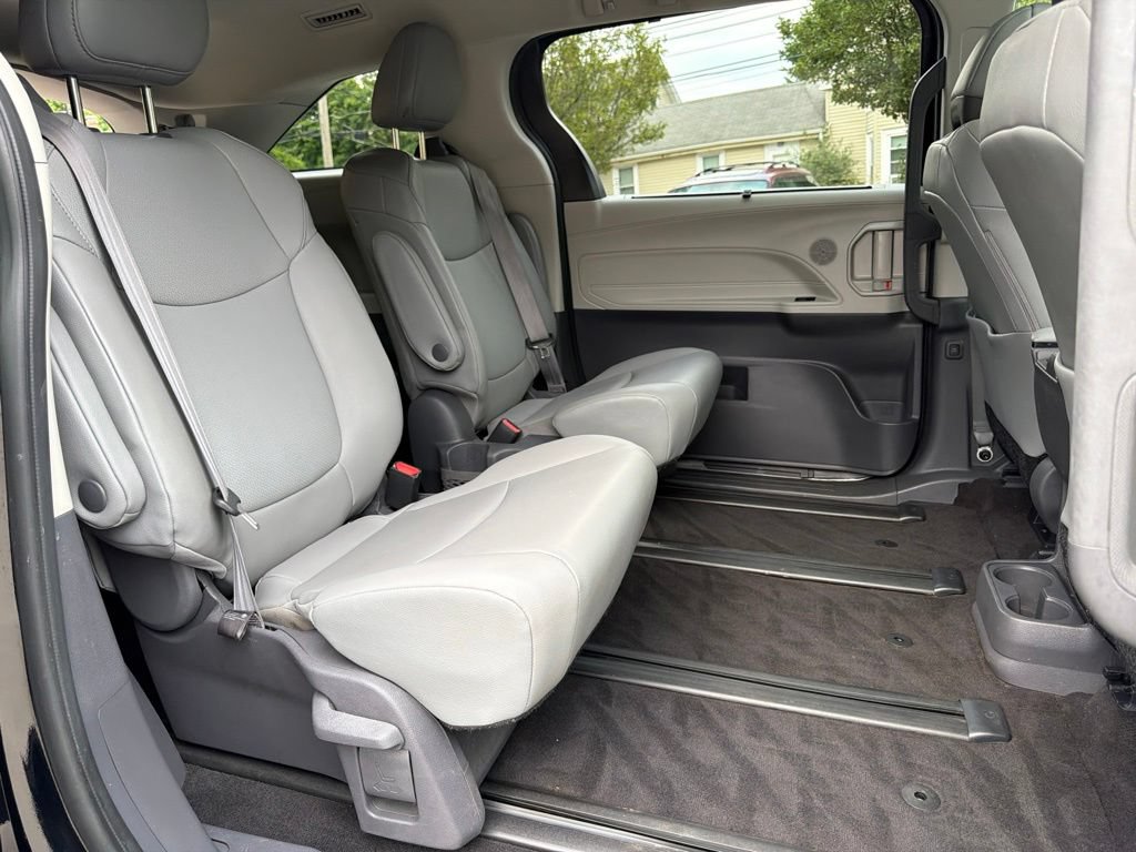 Used 2021 Toyota Sienna XLE AWD/4WD image 27
