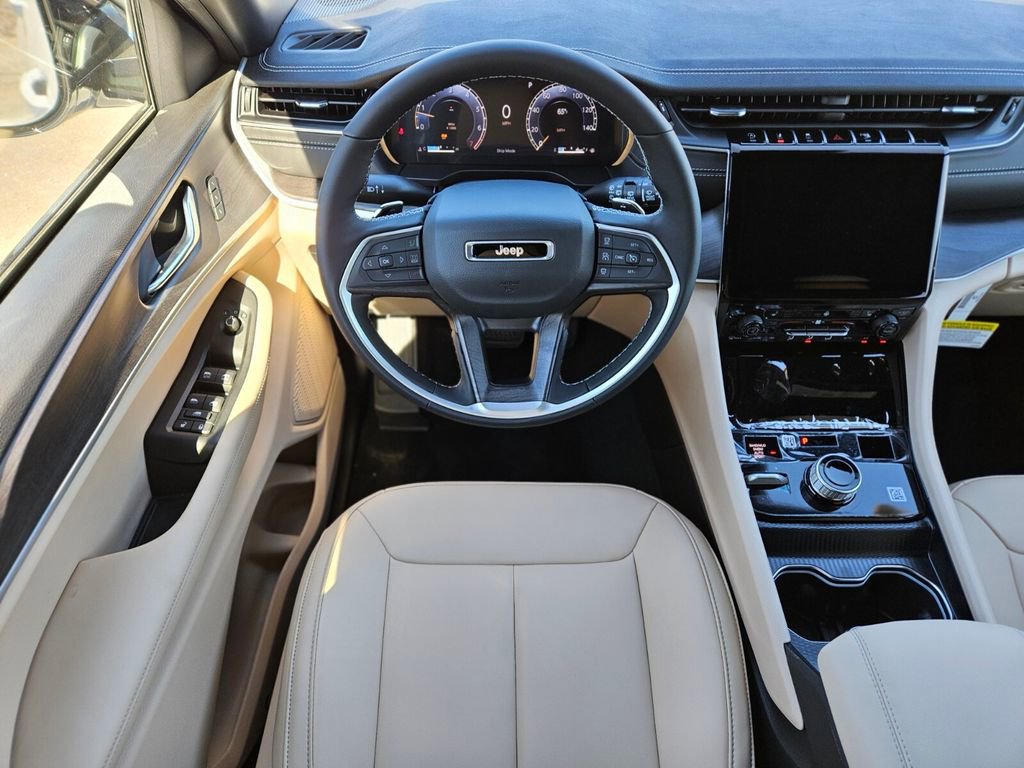 New 2025 Jeep Grand Cherokee Limited image 13