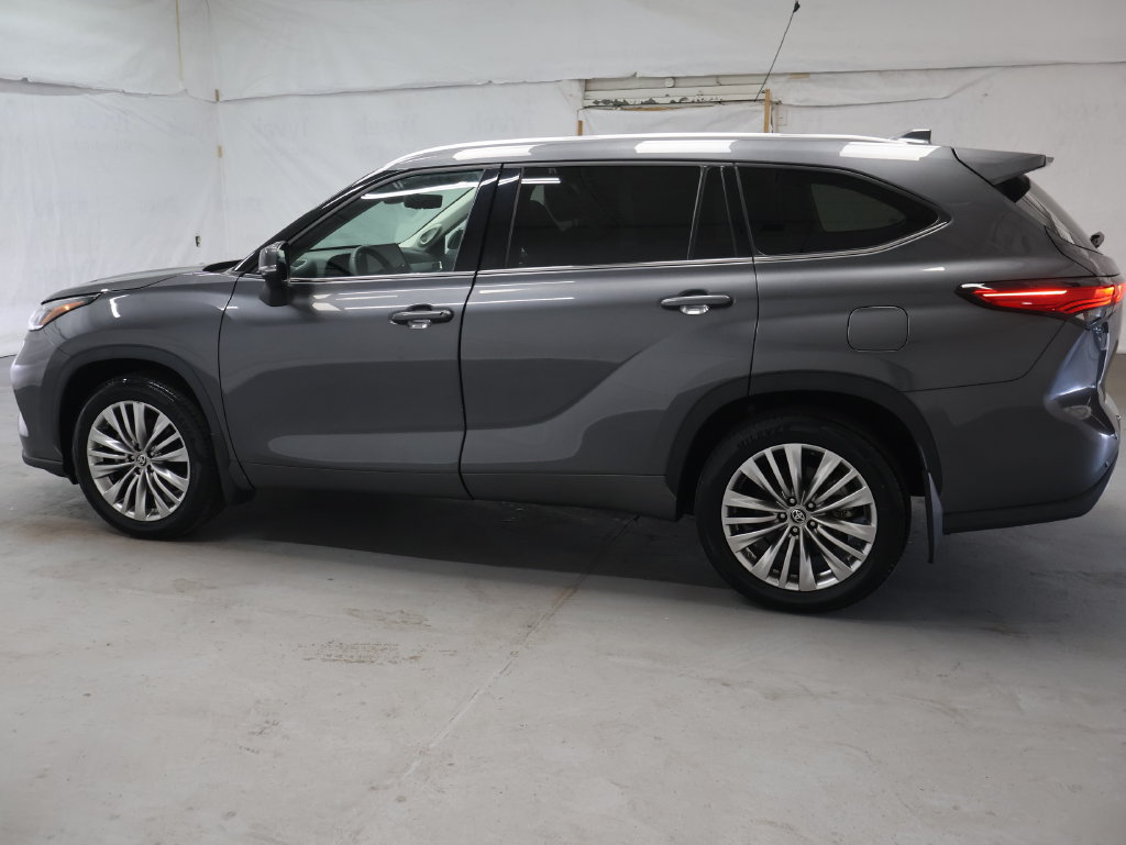 Used 2023 Toyota Highlander Platinum AWD/4WD image 4