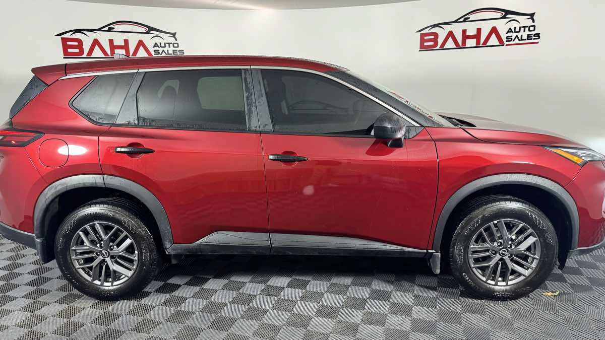 Used 2025 Nissan Rogue S AWD/4WD image 7