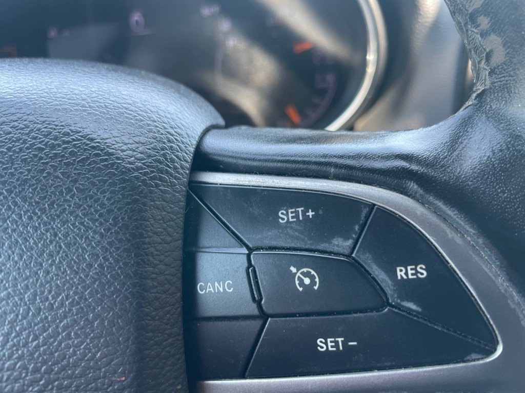 Used 2020 Jeep Grand Cherokee Altitude image 21