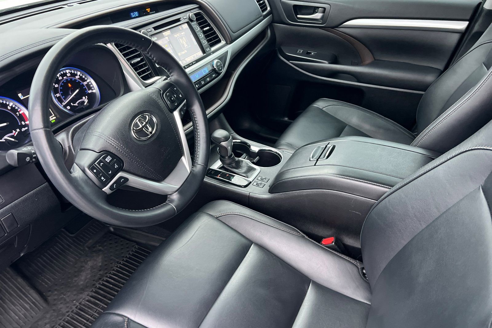 Used 2018 Toyota Highlander XLE FWD image 10