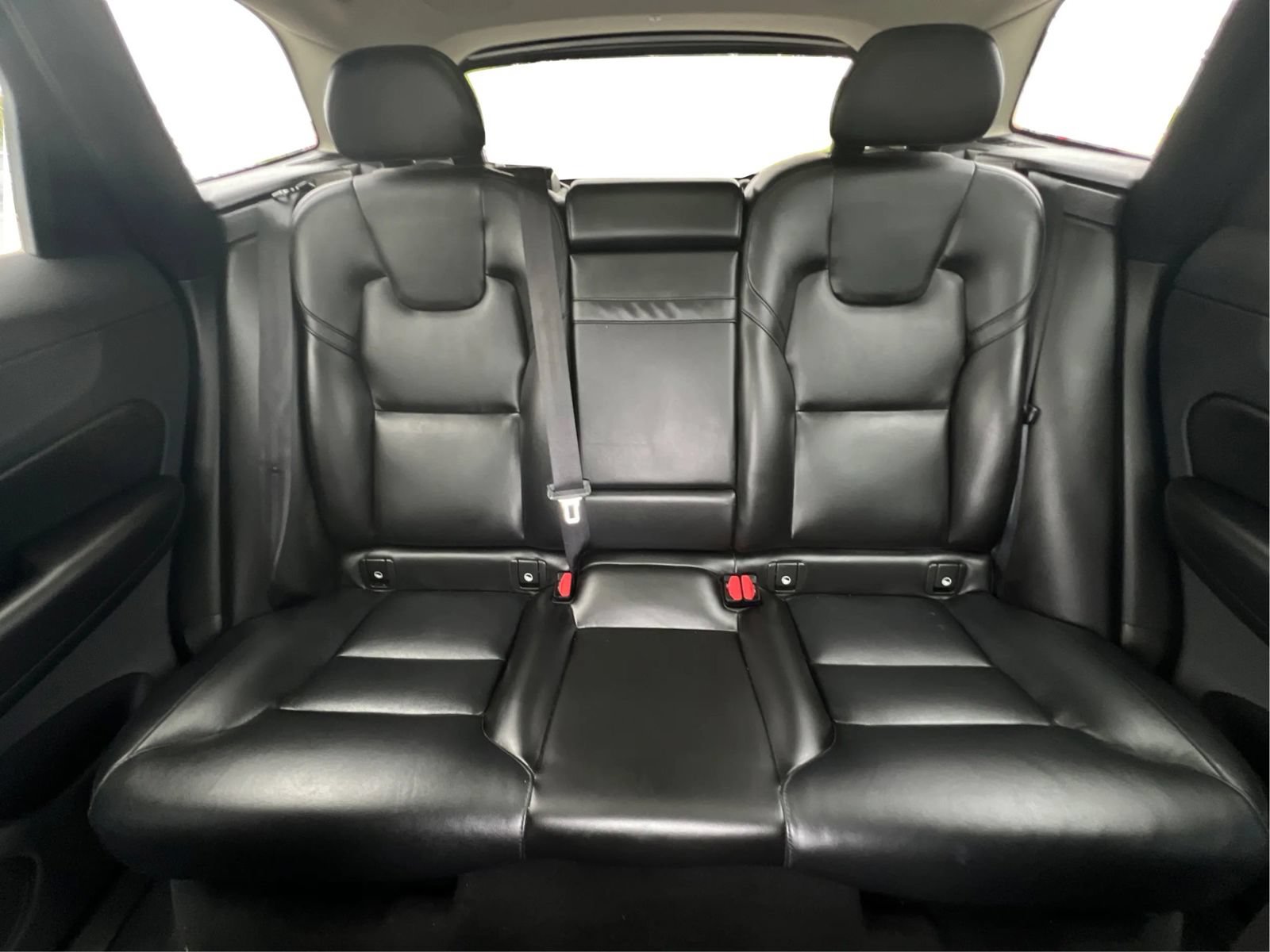 Used 2019 Volvo XC60 T5 Momentum w/ Multimedia Package AWD/4WD image 19