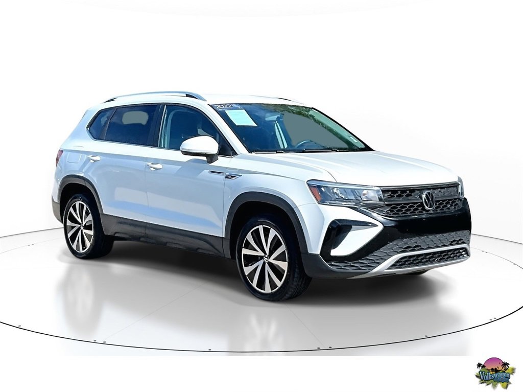 Certified 2022 Volkswagen Taos SE image 1