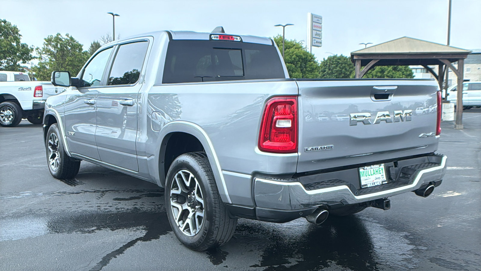 Used 2025 RAM 1500 Laramie AWD/4WD image 5
