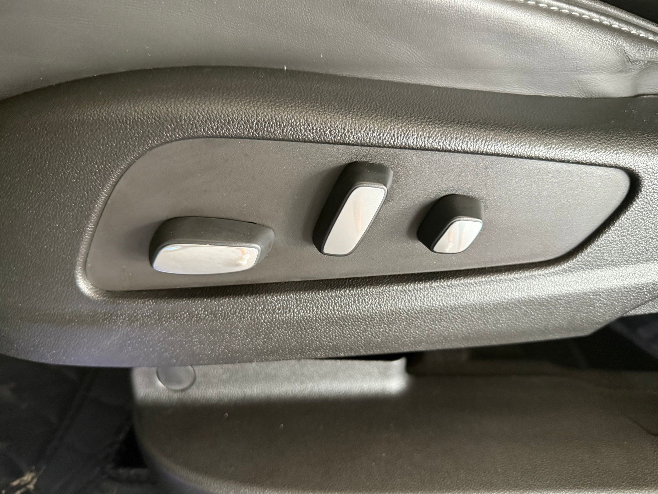 Used 2022 Cadillac XT5 Premium Luxury w/ Platinum Package image 13