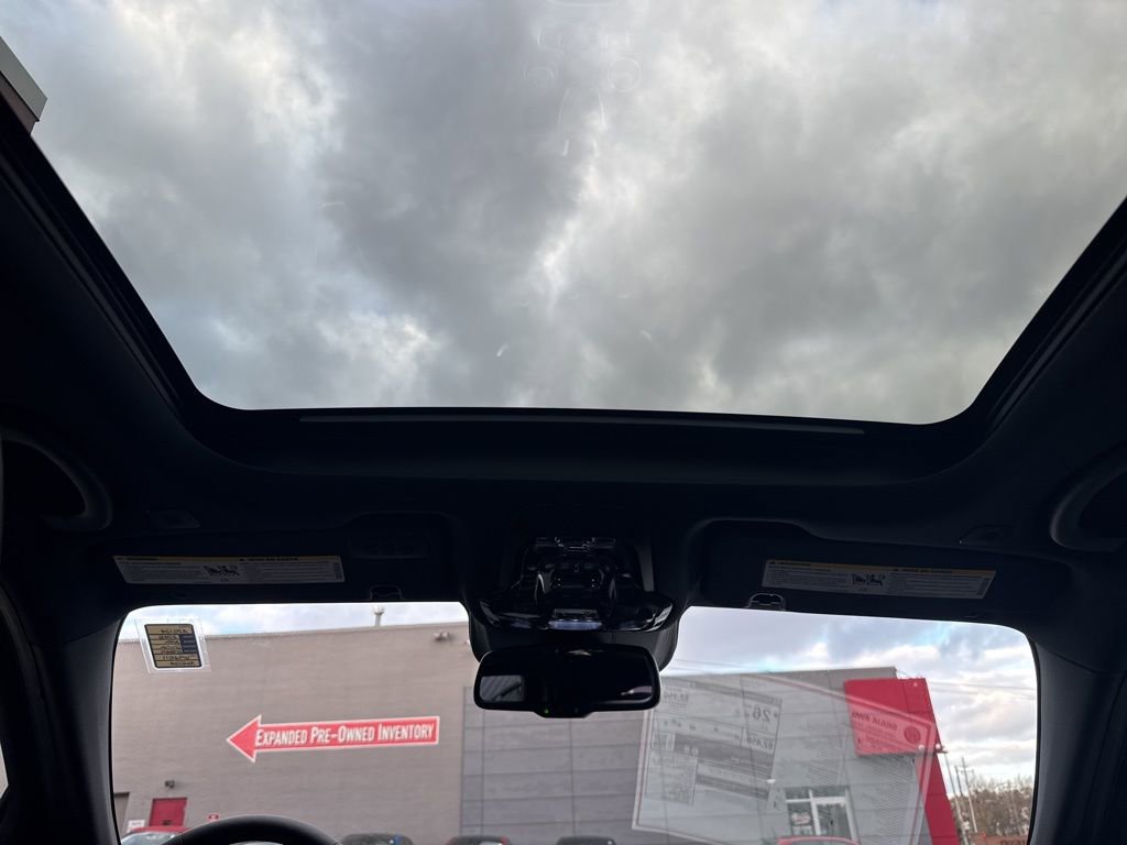 New 2025 Alfa Romeo Giulia AWD w/ Driving Assist Package image 16