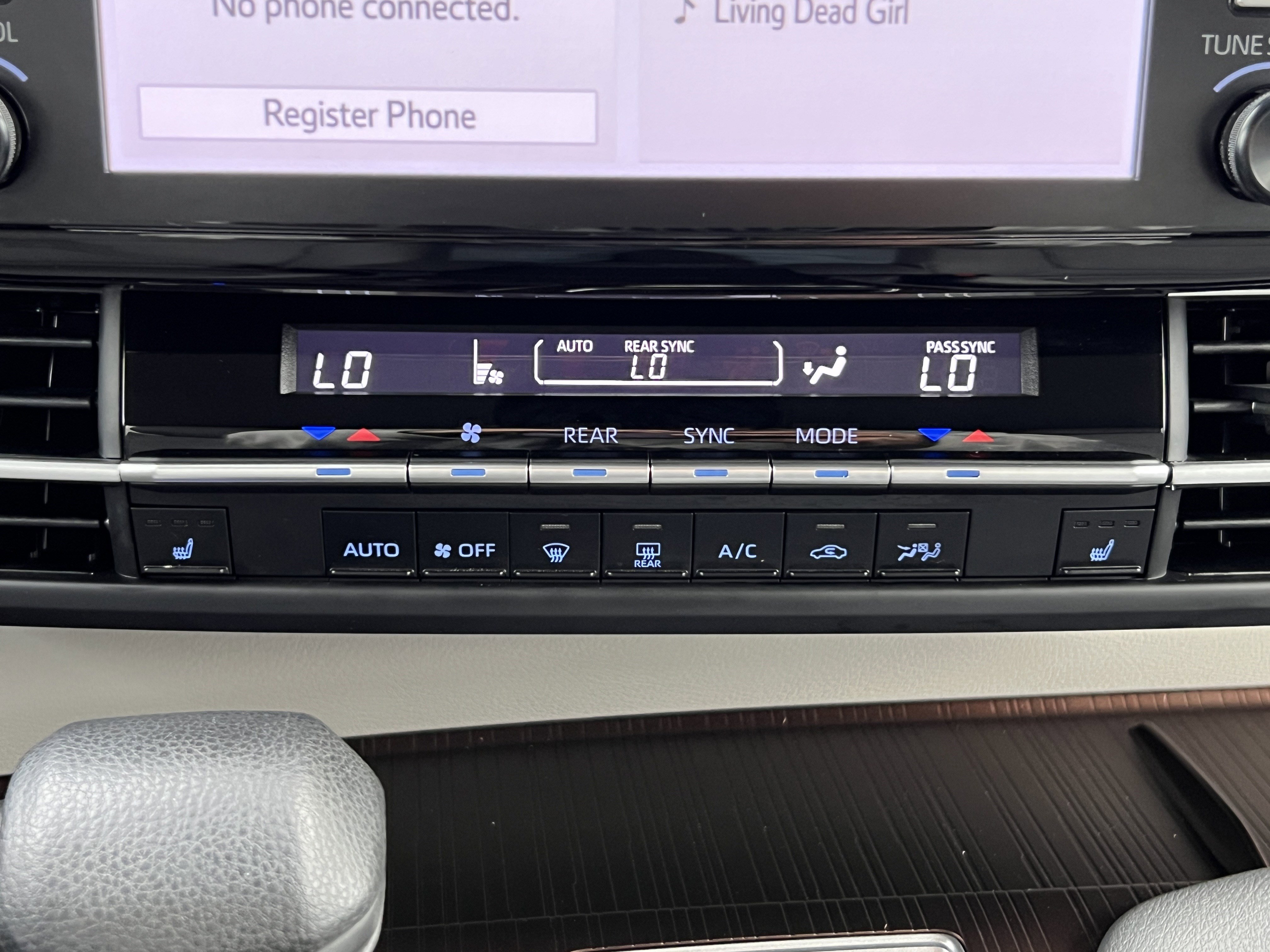 Used 2024 Toyota Sienna LE image 26