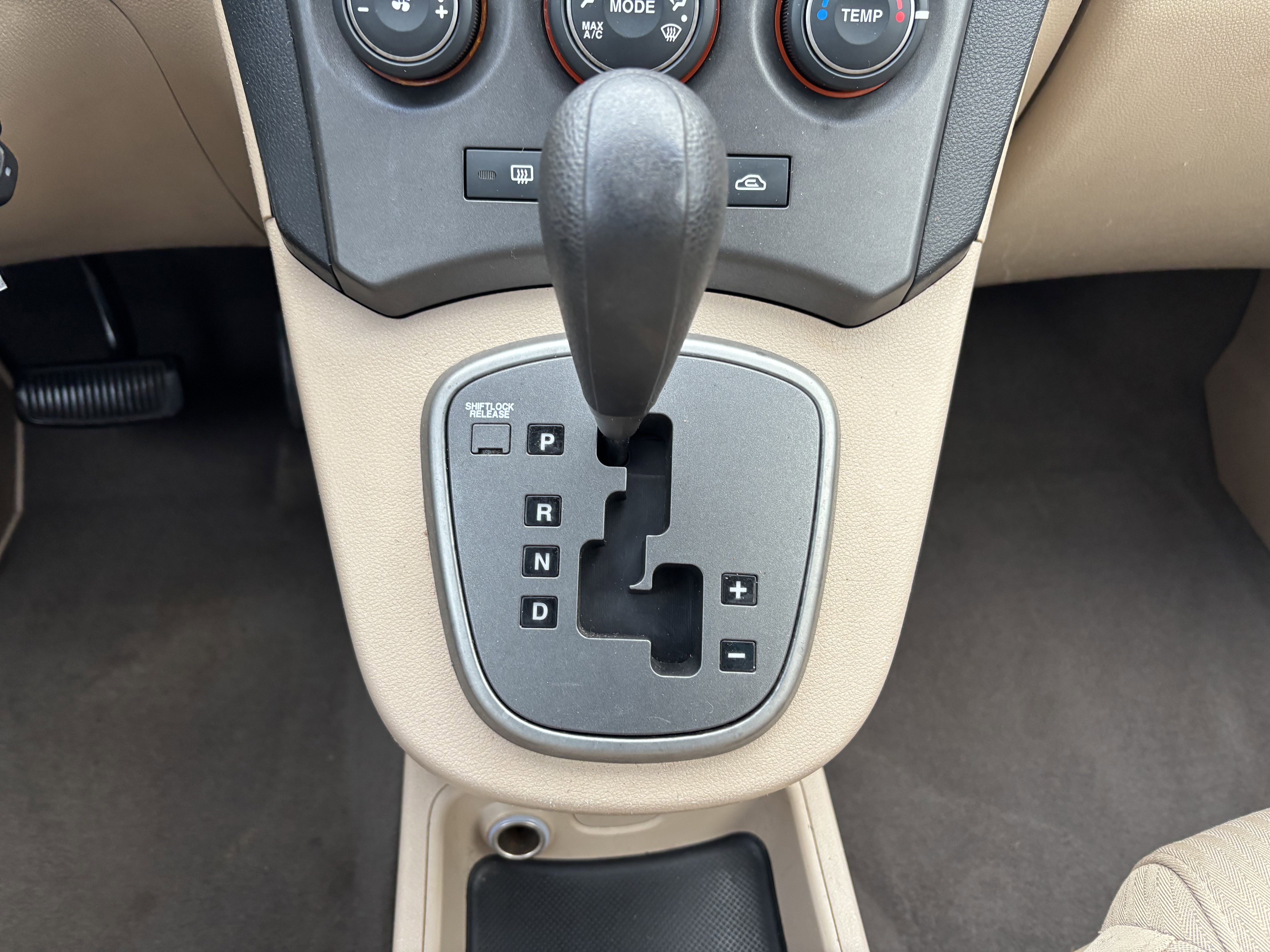 Used 2007 Kia Rondo LX w/ Convenience Pkg image 20