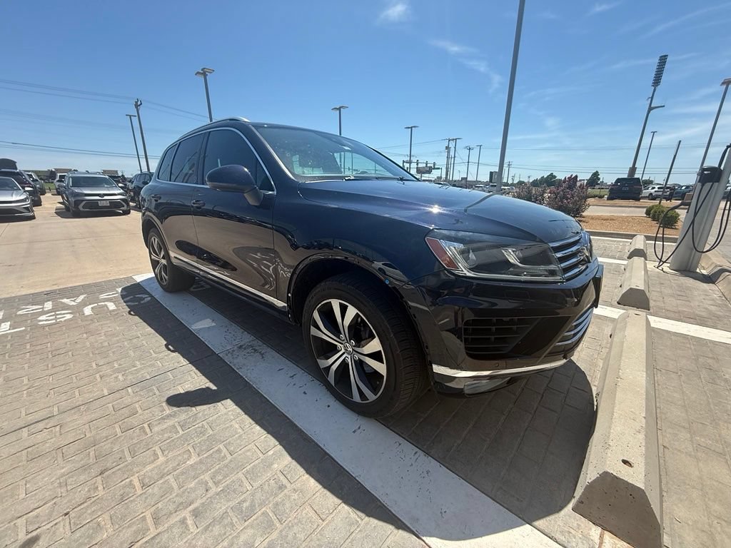 Used 2017 Volkswagen Touareg Wolfsburg Edition AWD/4WD image 4