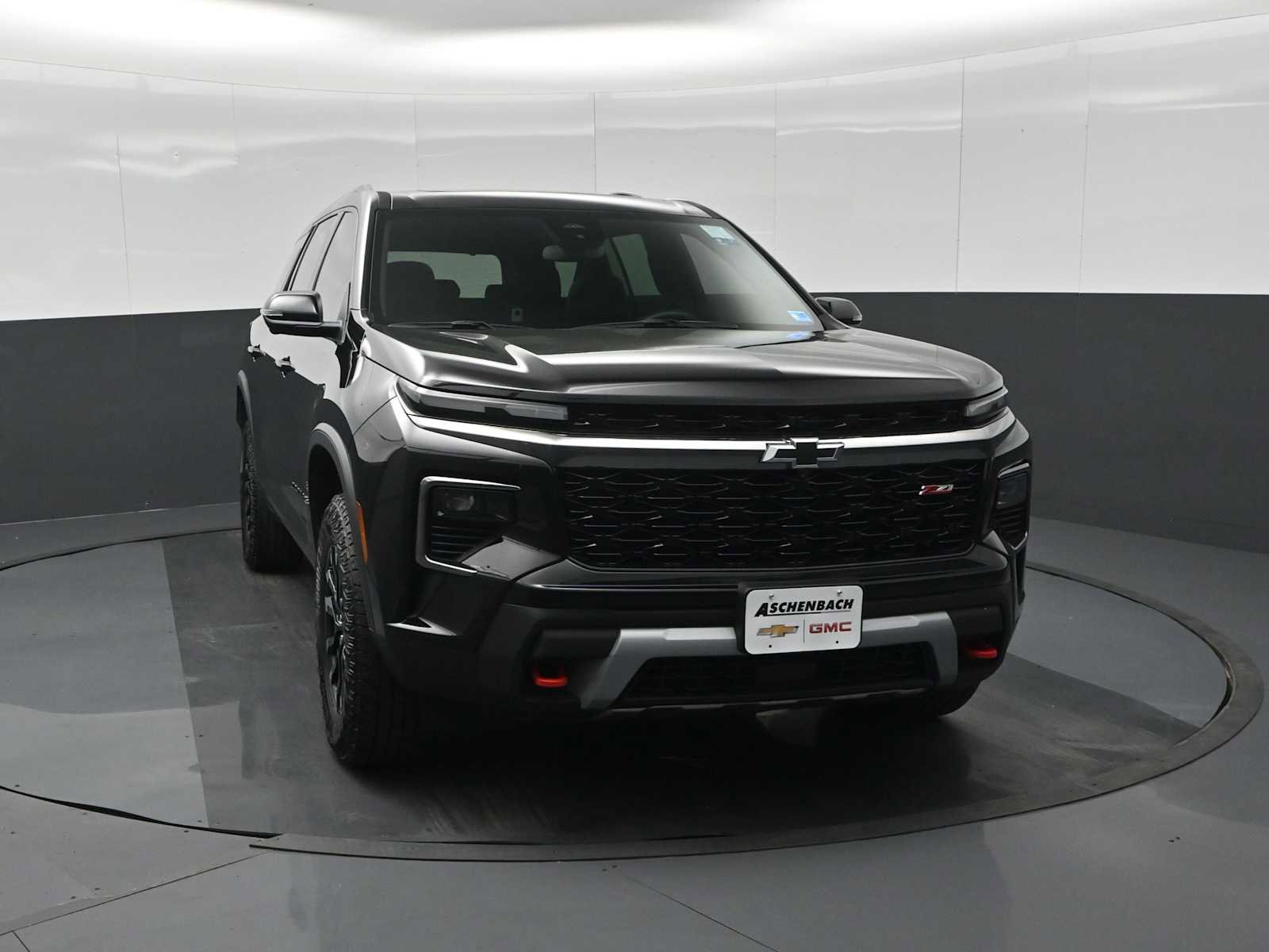 Used 2024 Chevrolet Traverse Z71 image 3