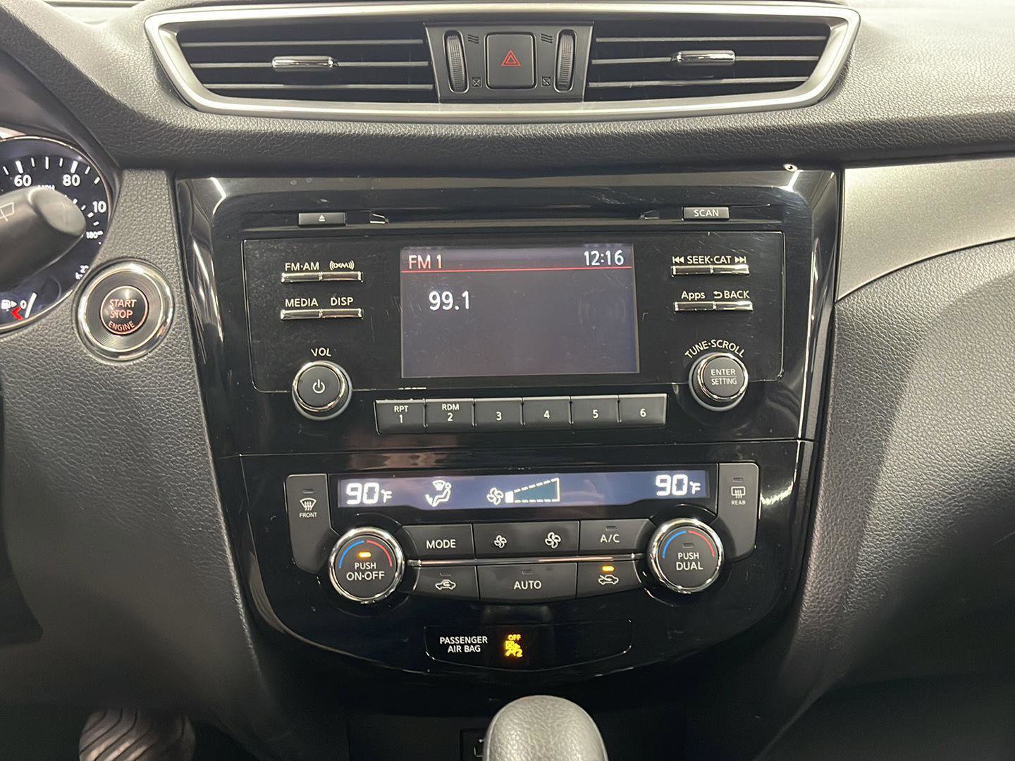 Used 2016 Nissan Rogue SV image 17