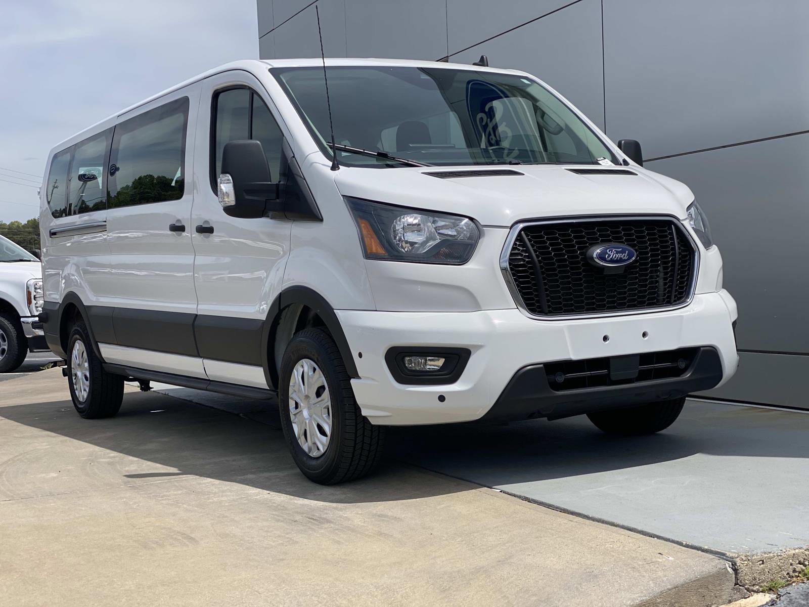Used 2024 Ford Transit 350 XLT RWD image 2