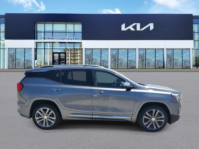 Used 2019 GMC Terrain Denali w/ Driver Alert Package II AWD/4WD image 3