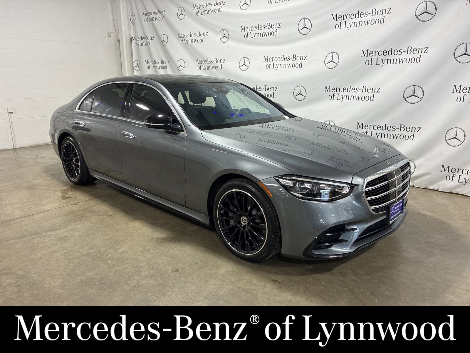 Used 2022 Mercedes-Benz S 500 4MATIC w/ AMG Line Package image 1