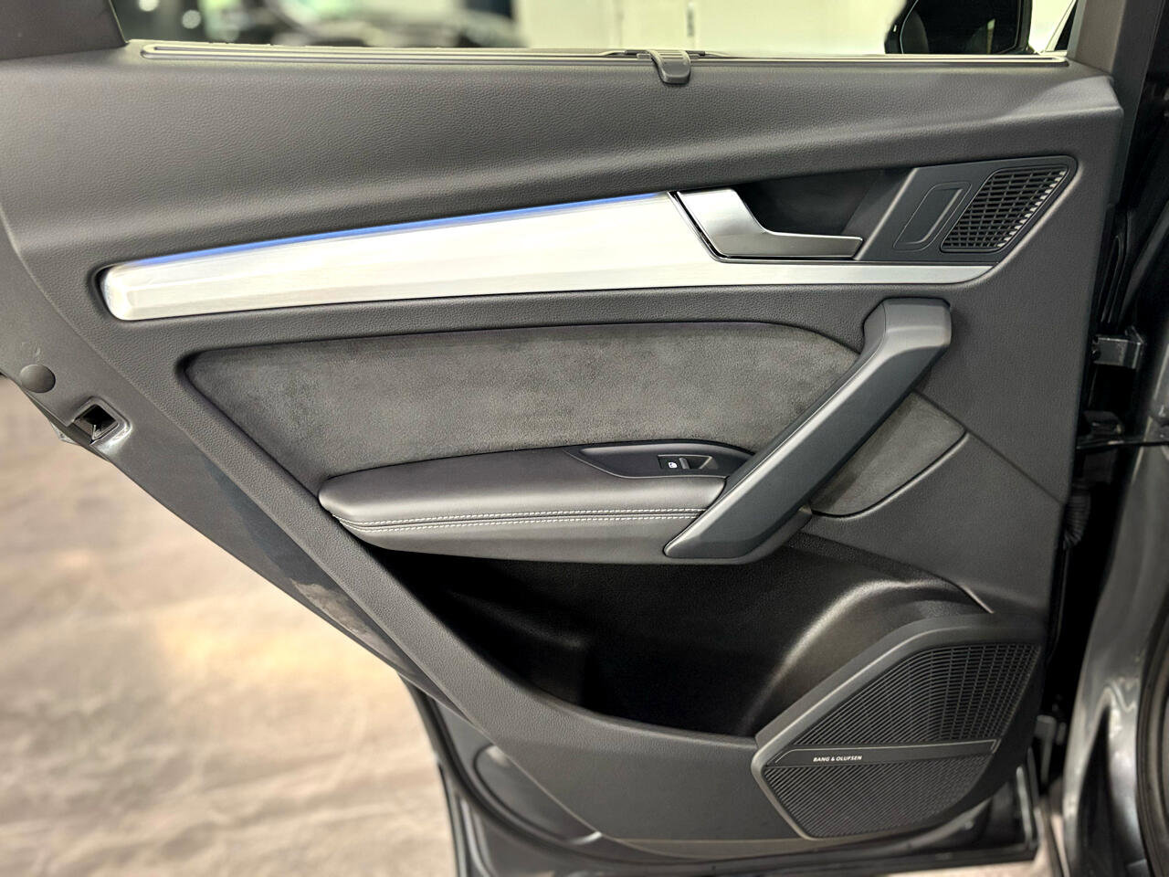 Used 2022 Audi Q5 e Prestige w/ Prestige Package image 34