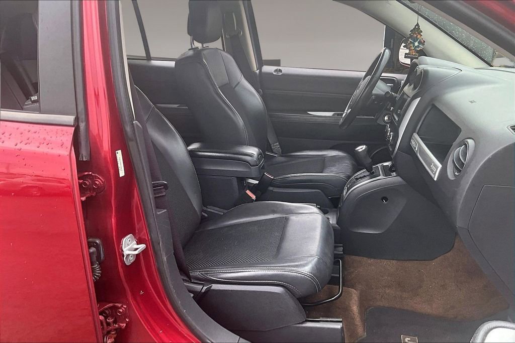 Used 2014 Jeep Compass Latitude FWD image 7