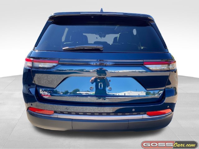 New 2027 Jeep Grand Cherokee Limited w/ Limited Altitude Package AWD/4WD image 4