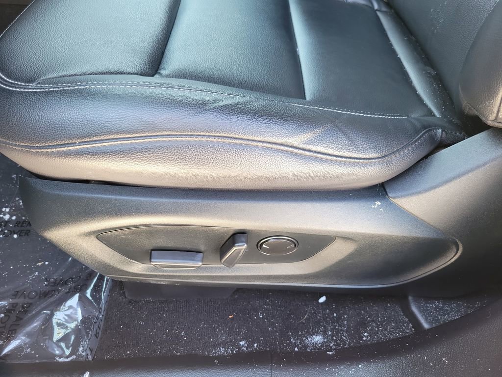 Used 2020 Ford Explorer XLT w/ Equipment Group 202A image 9