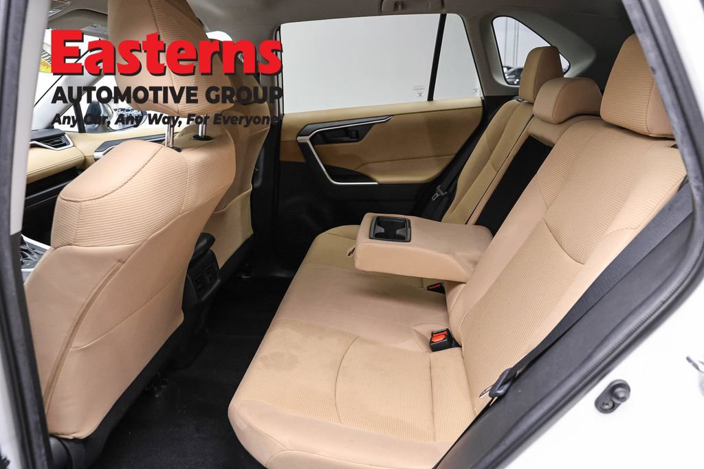 Used 2021 Toyota RAV4 LE w/ Carpet Mat Package (TMS) AWD/4WD image 21