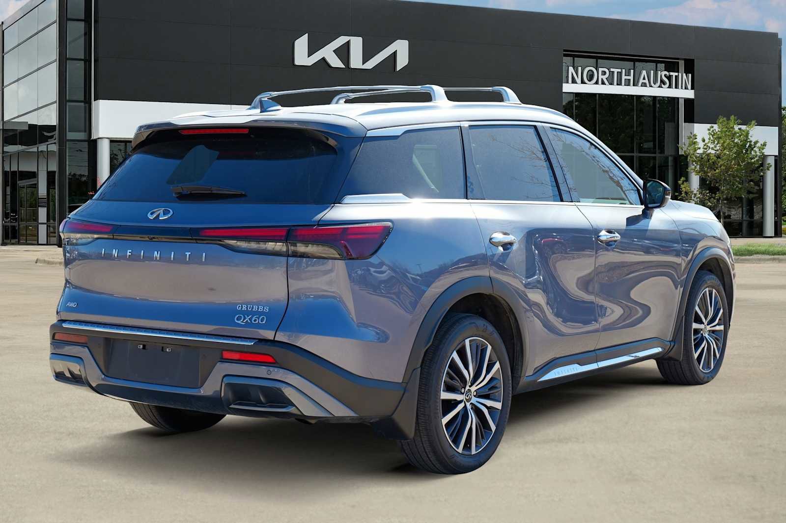 Used 2023 INFINITI QX60 Sensory w/ Vision Package image 6