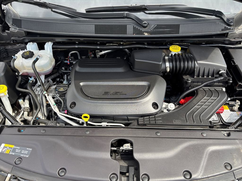 Used 2024 Chrysler Pacifica Touring-L FWD image 32