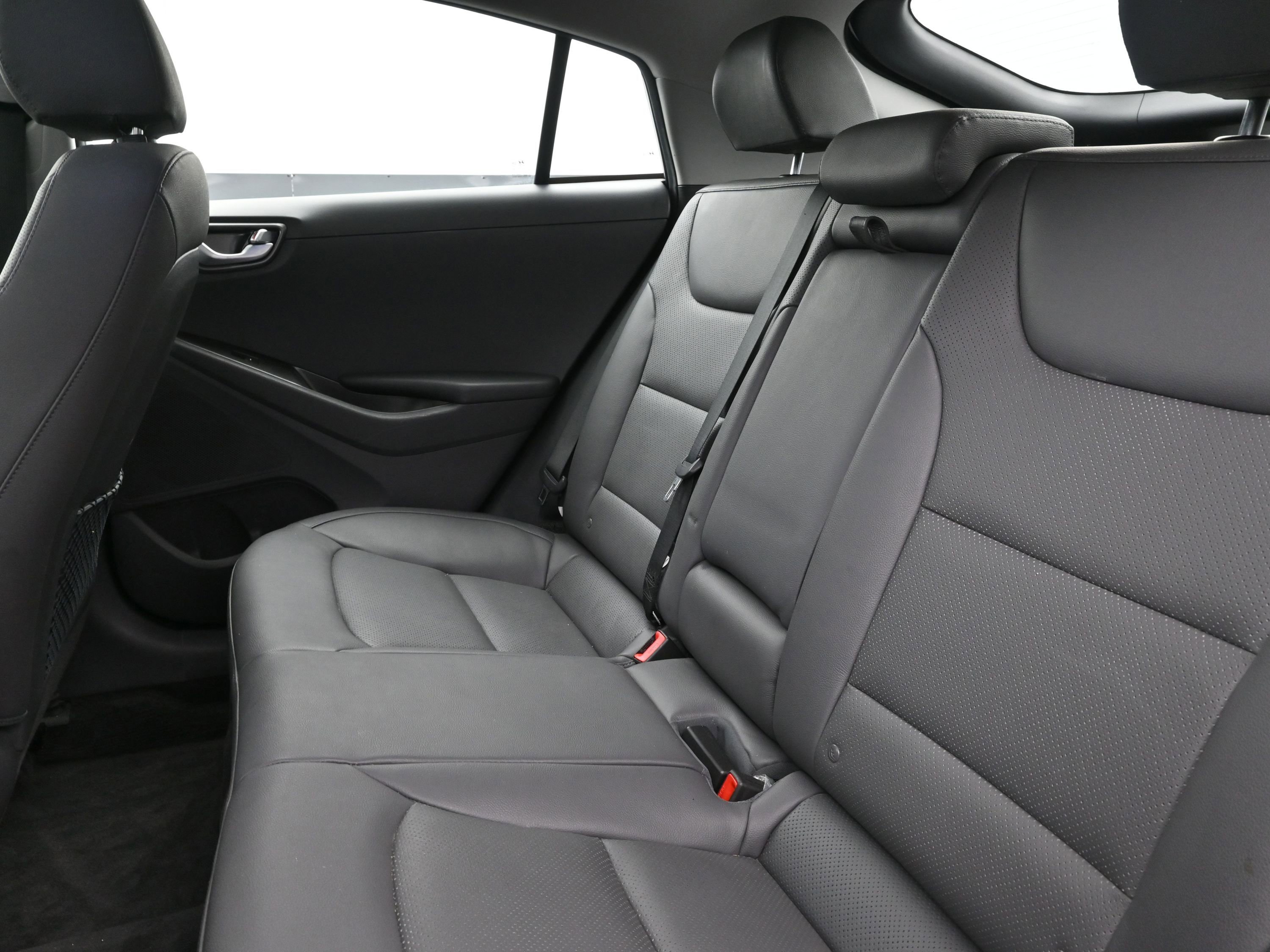 Used 2020 Hyundai Ioniq Limited image 22