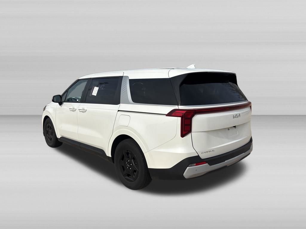 Used 2025 Kia Carnival image 6